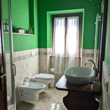 לינה וארוחת בוקר La Bugneta 3*